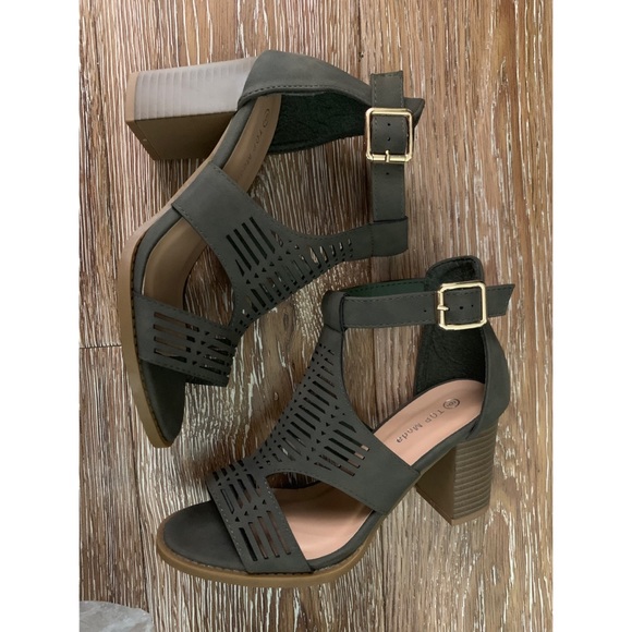 Shoes - 🎉LAST CHANCE HOST PICK🎉 Olive green chunky heel